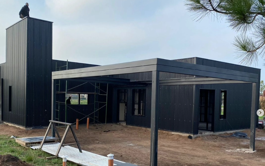 Vivienda en acero en construcción